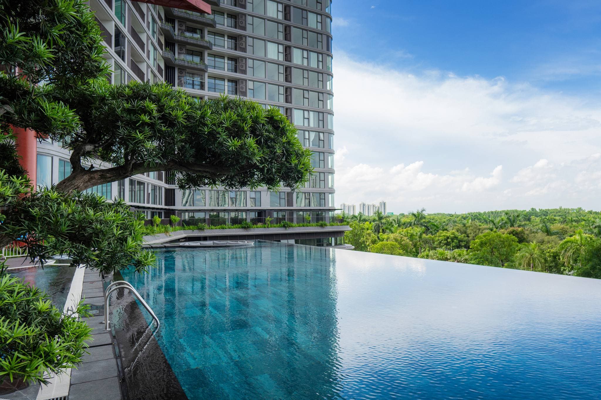 EcoPalace – Bể Bơi Vô Cực